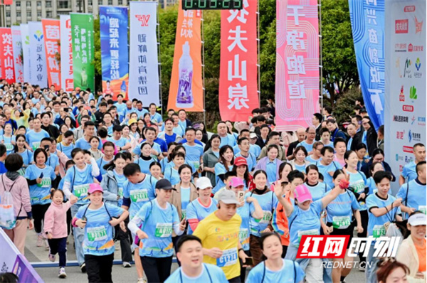 氛热烈, 更是将马拉